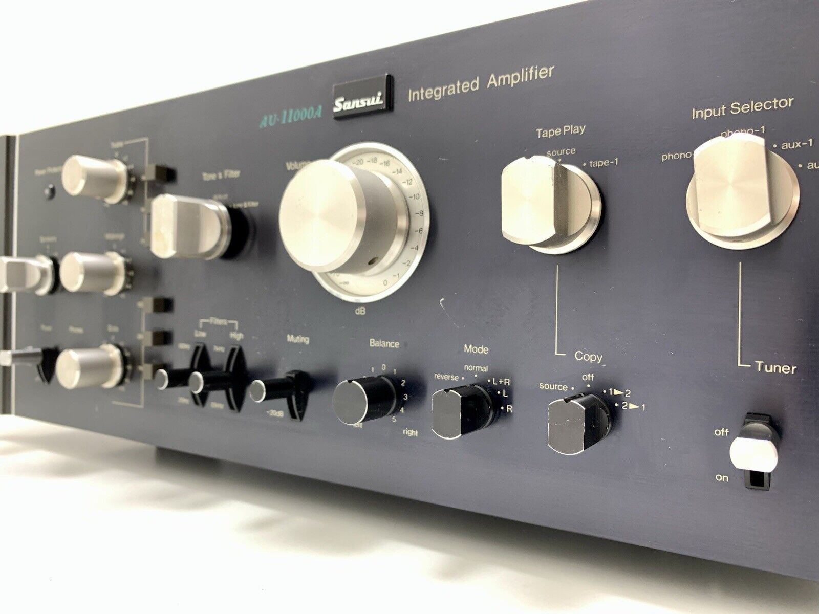 SANSUI AU 11000A Integrated Stereo Amplifier 2 X 110 WRMS Vintage 1977 GOOD LOOK