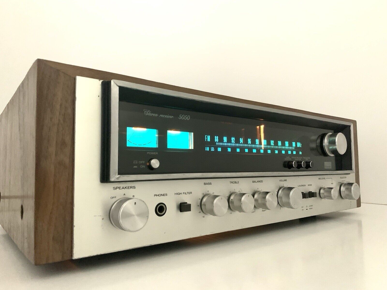SANSUI 5050 AM/FM Stereo Receiver 30+30 Watts RMS Vintage 1976 Working Good Look