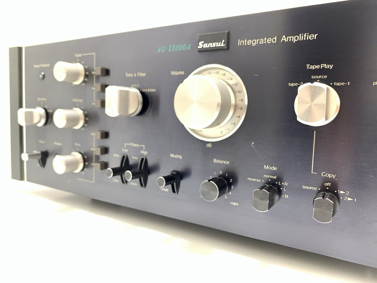 SANSUI AU 11000A Integrated Stereo Amplifier 2 X 110 WRMS Vintage 1977 GOOD LOOK