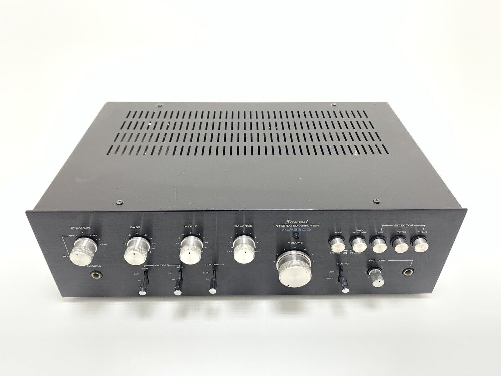 SANSUI AU-3300 Integrated Stereo Amplifier 2x38 WRMS Vintage 1975 JAPAN GoodLook