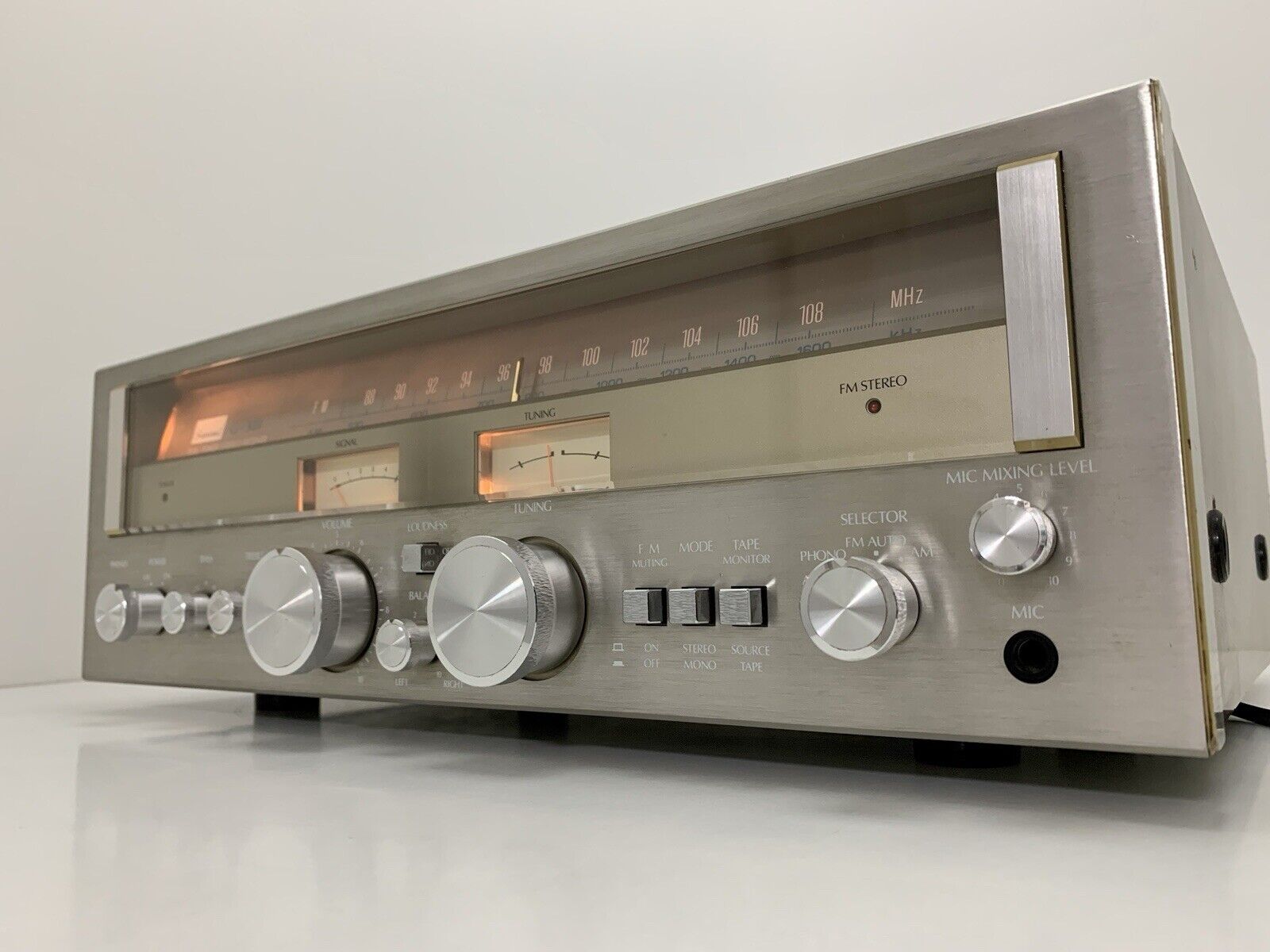 SANSUI G 301 / G-3000 Stereo Receiver 26+26Watts RMS Vintage 1978 WORK Good Look
