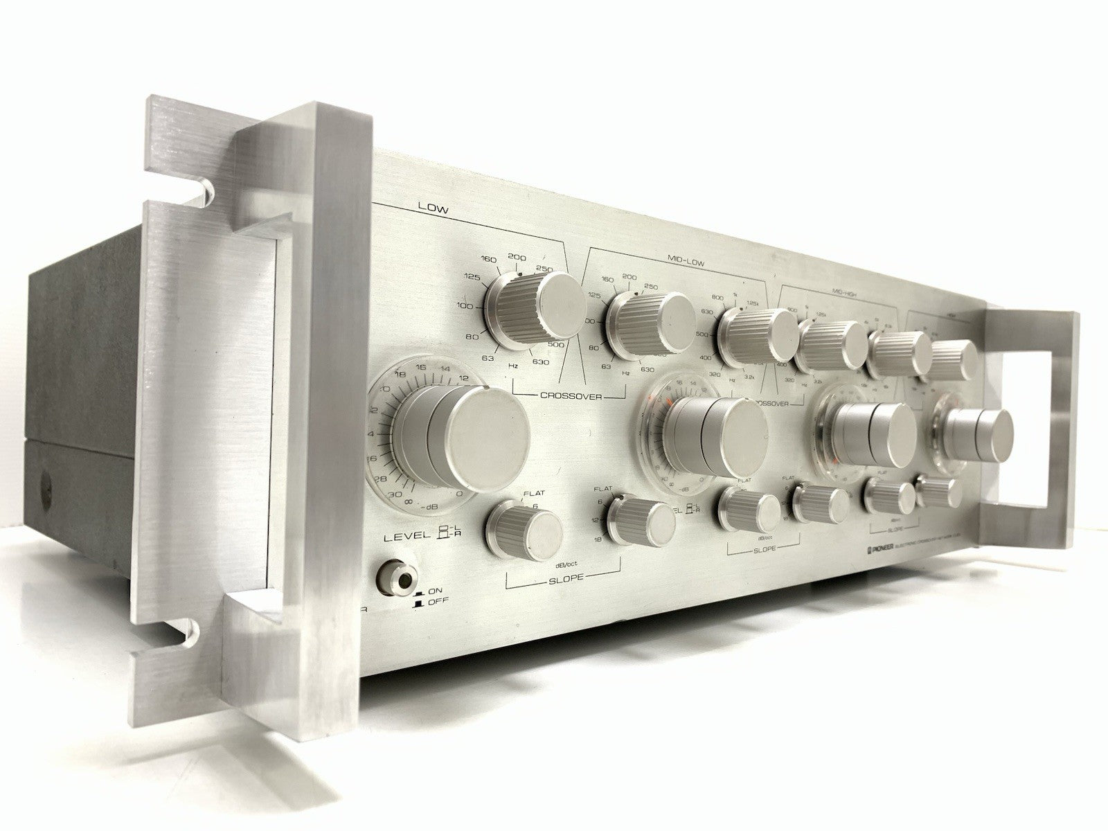 Y*A様 Pioneer D-23 Electronic Crossover【送 PIONEER D 23 Divisor Eletrônico Profissional com Alças 4 Vias