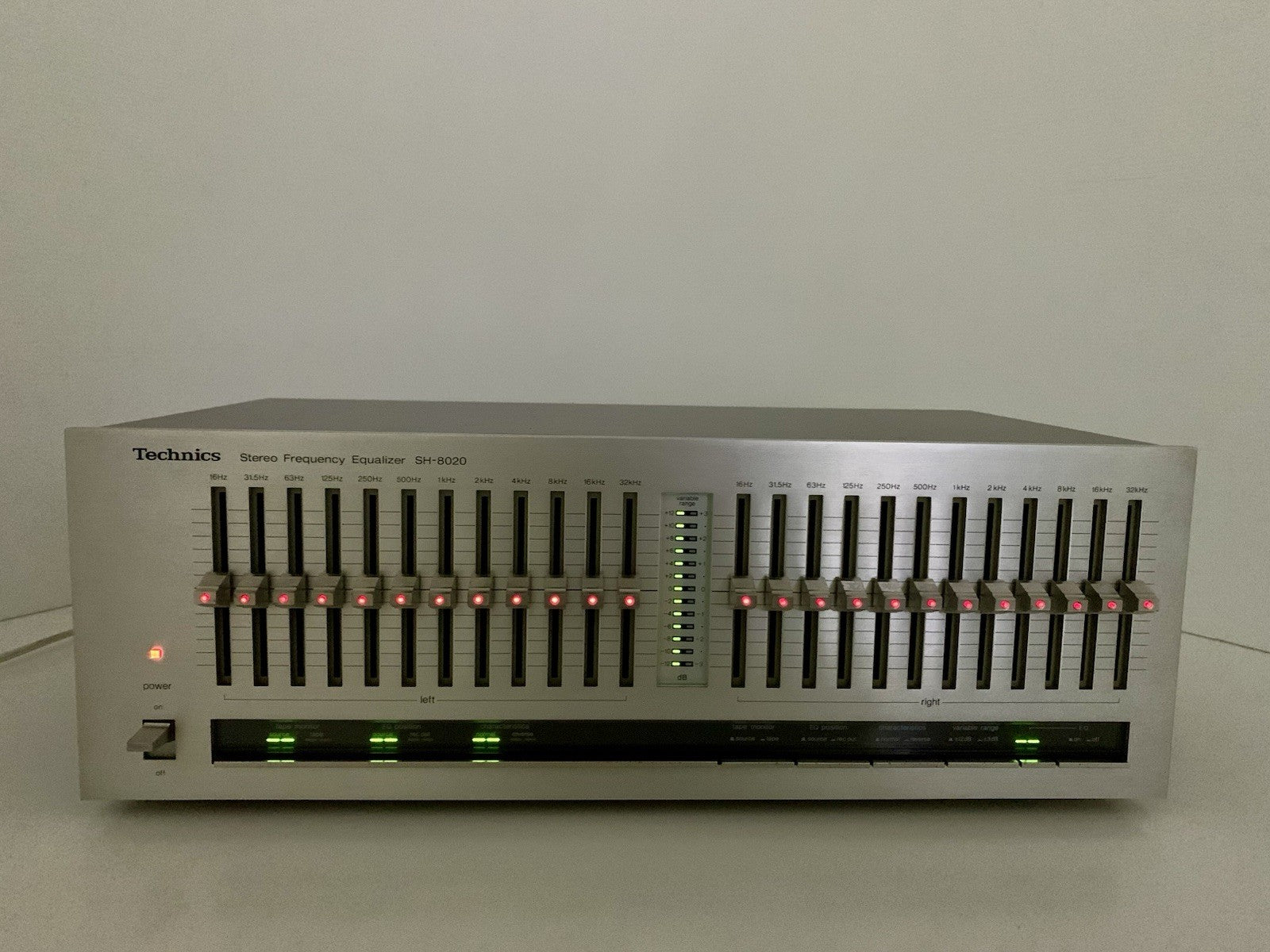 TECHNICS SH 8020 Stereo Graphic Equalizer 12 Bands Vintage 1980 WORK Good Look