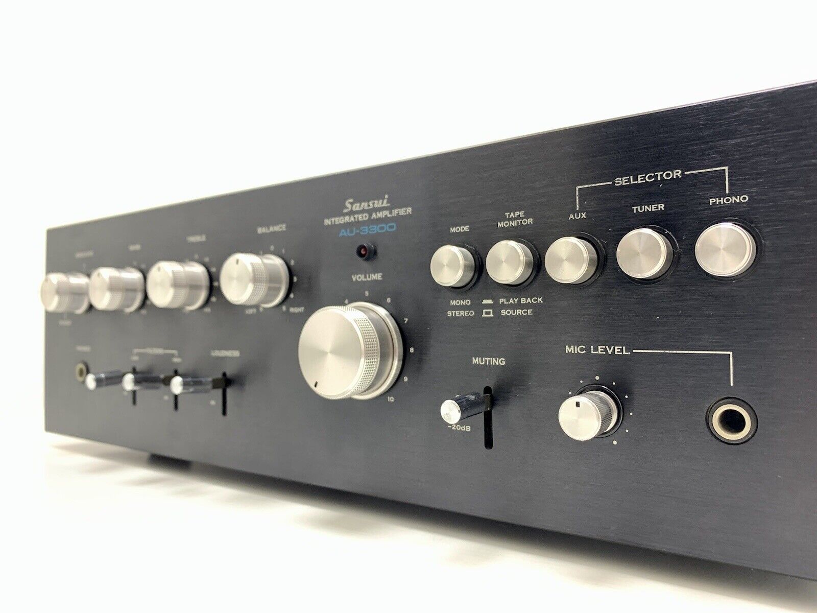 SANSUI AU-3300 Integrated Stereo Amplifier 2x38 WRMS Vintage 1975 JAPAN GoodLook