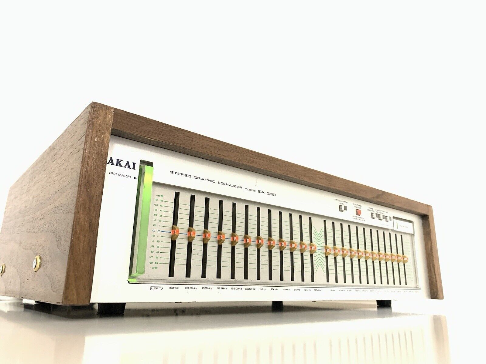 AKAI EA G90 Stereo Graphic Equalizer Rare Wood LED 2 Color Vintage WORK GoodLook