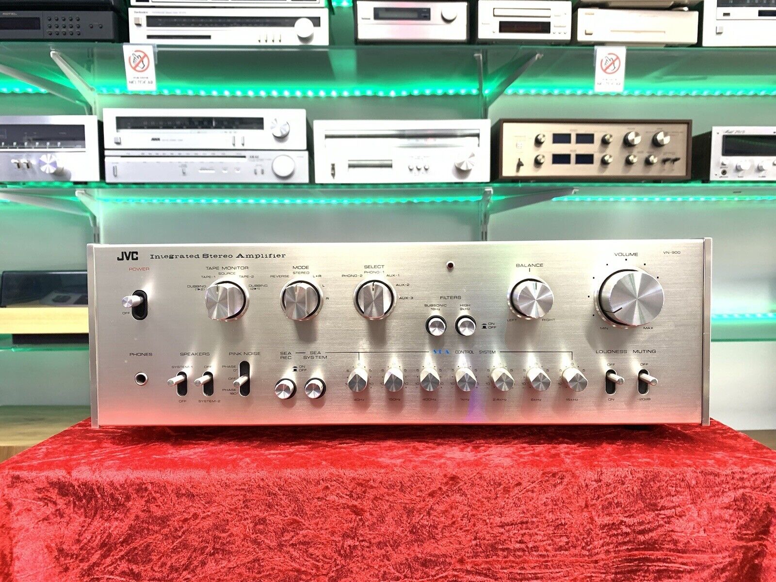 JVC VN-900 STEREO INTEGRATED AMPLIFIER 50+50Watts RMS Vintage 1973 WORK GoodLook