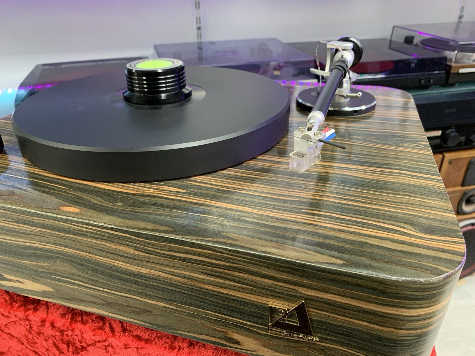 CLEARAUDIO Turntable Concept EXCLUSIVE Record Player Palo Sandro Wood Good Look