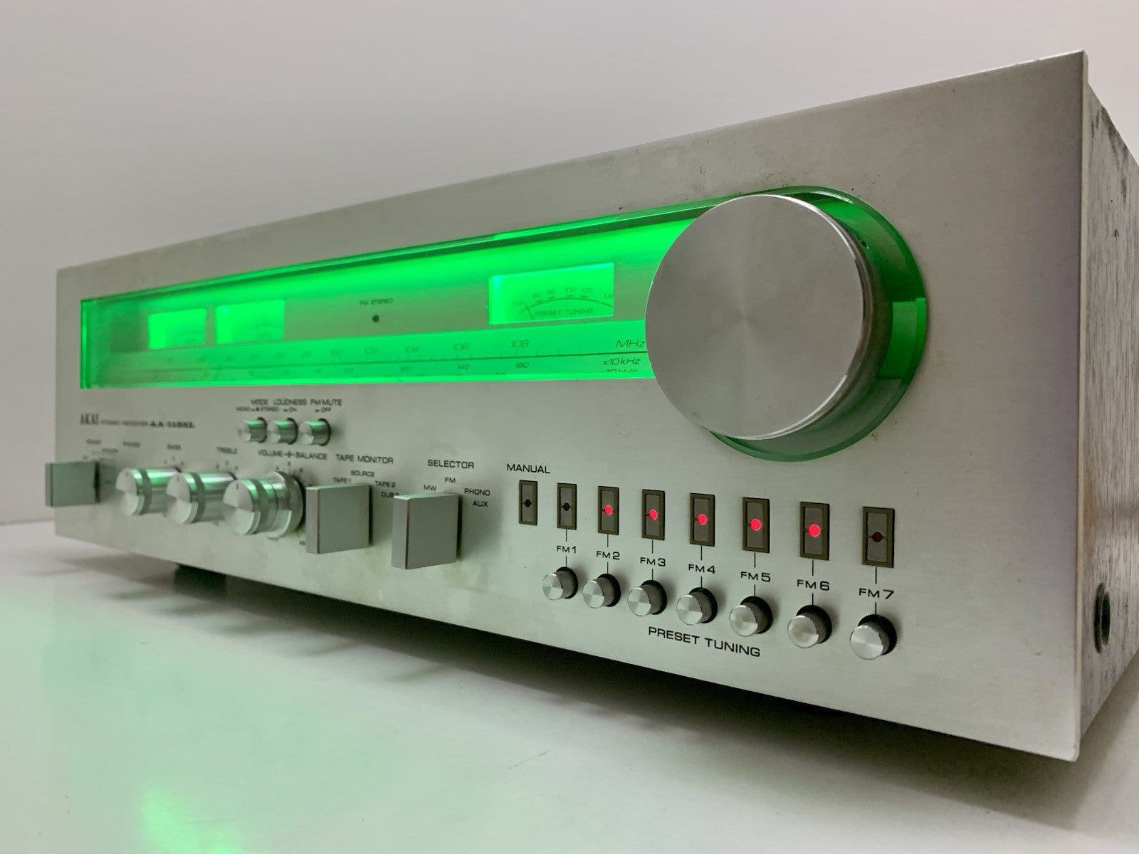 AKAI AA 1135L Stereo HiFi Receiver 38+38 Watts RMS Vintage 1979 WORK GOOD LOOK
