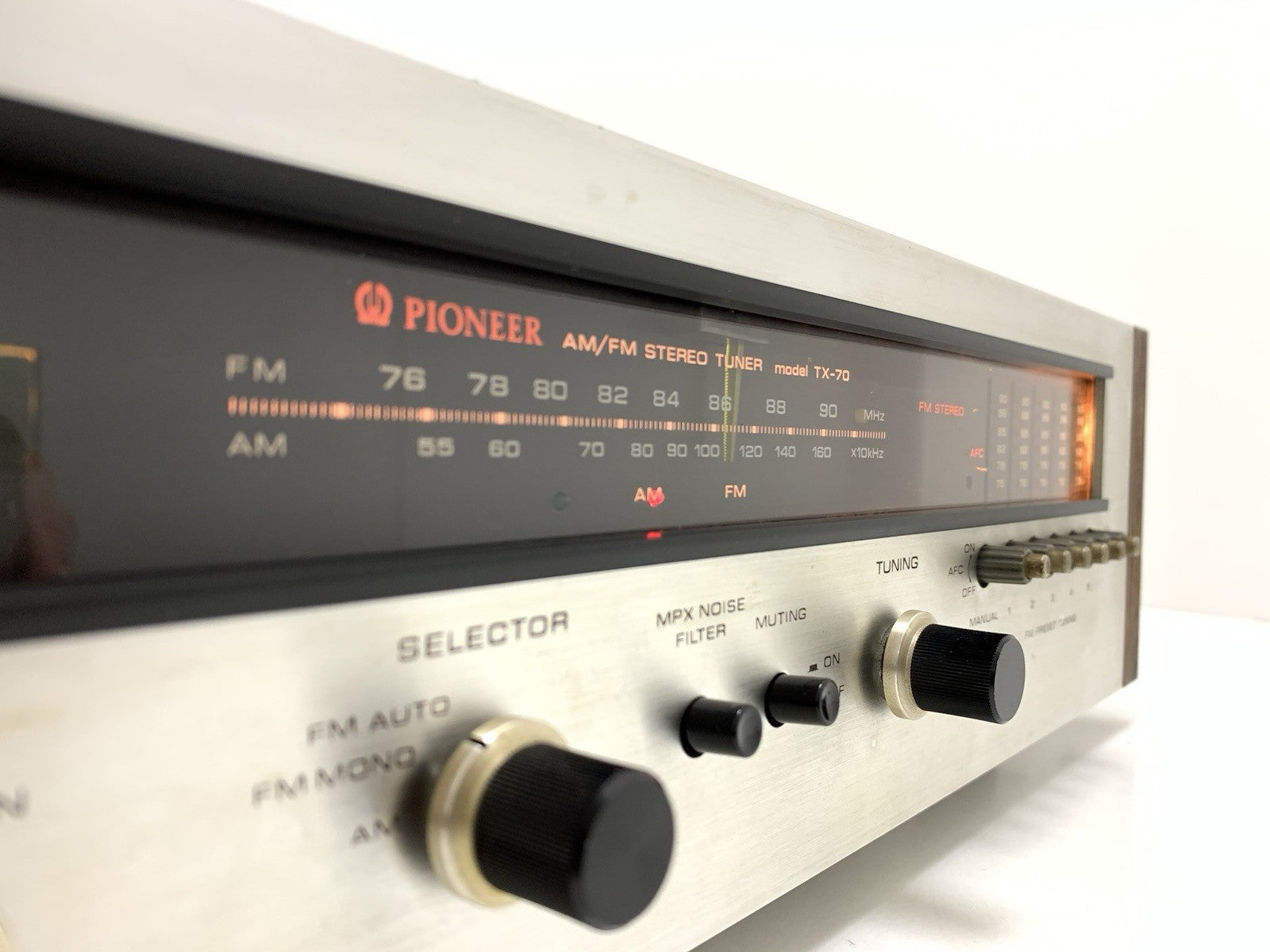 Pioneer TX 70 / TX 700 Working 76-108MHz Vintage Stereo Tuner 220/240V Good Look
