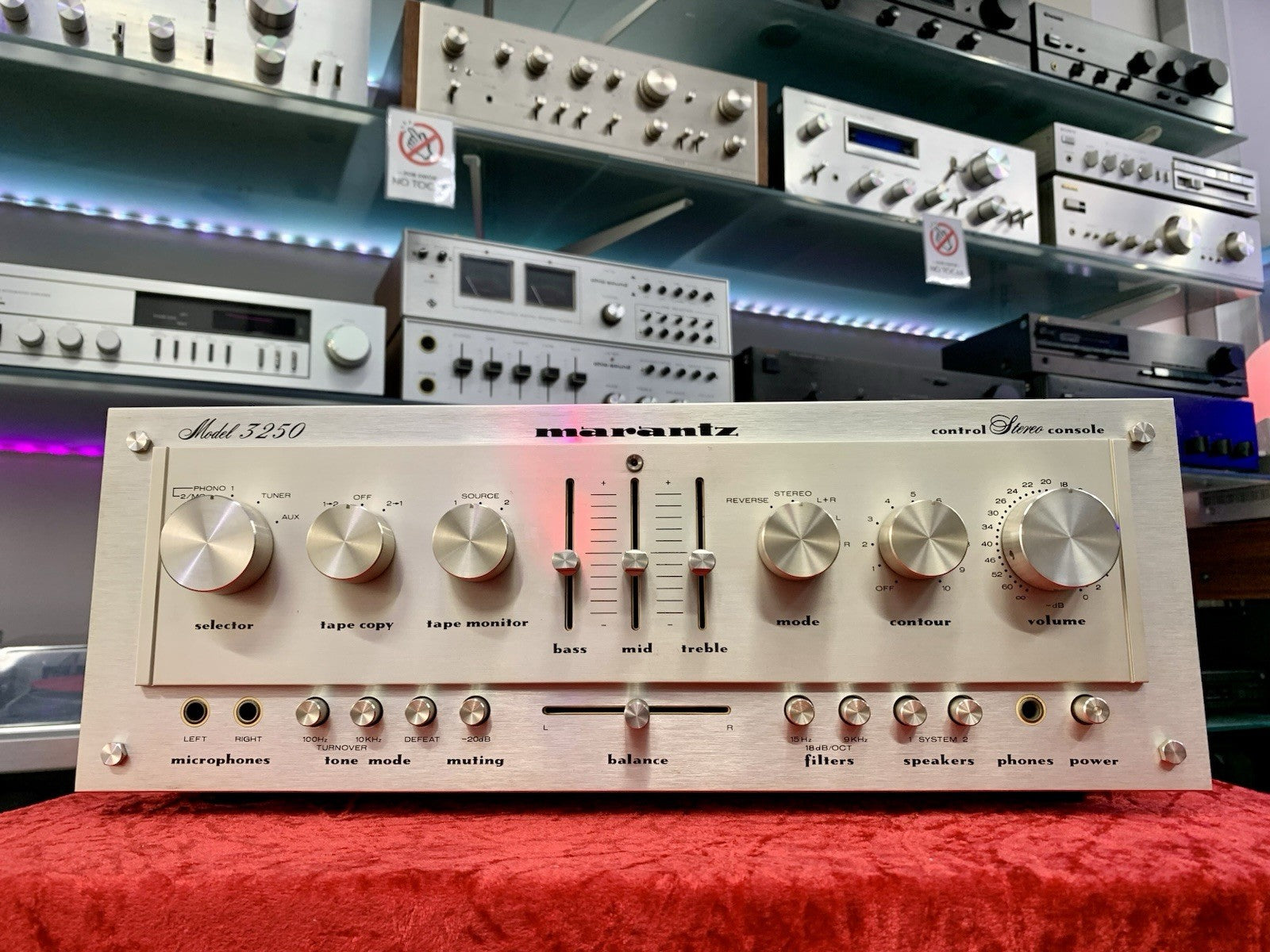 MARANTZ Model 3250 Stereo Pre Amplifier Vintage 1978 High End Working Good Look