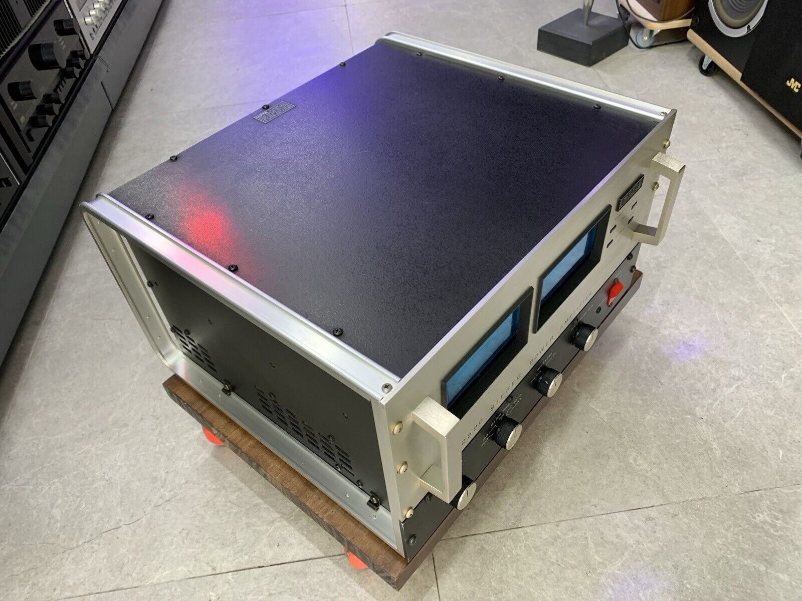 McINTOSH MC 2500 Stereo Power Amplifier 500+500 WRMS Vintage 1982 WORK Good Look