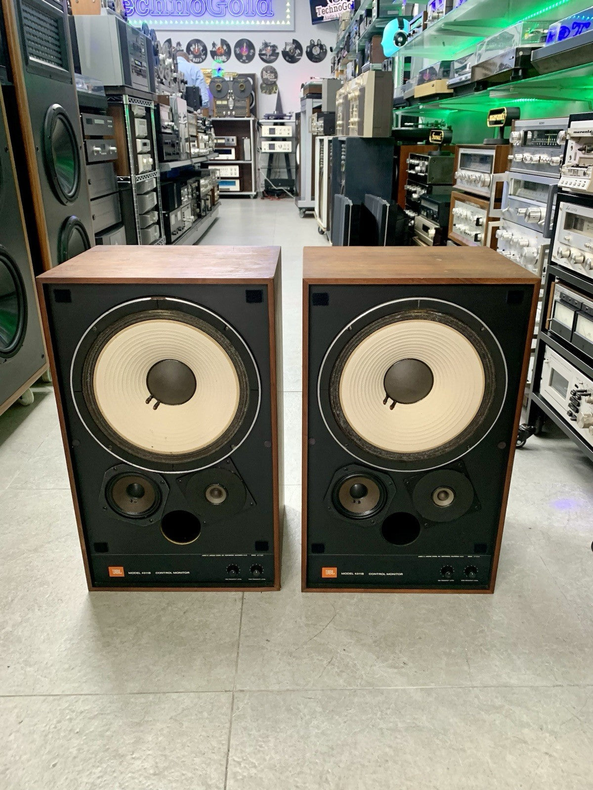 JBL 4311B LEGENDARY Studio Monitor Speakers Vintage 1975 Original WORK Perfect