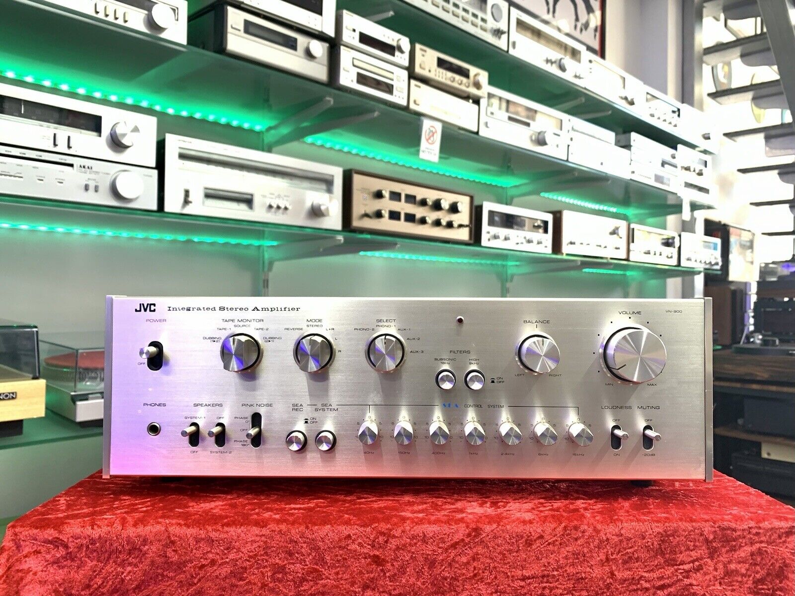 JVC VN-900 STEREO INTEGRATED AMPLIFIER 50+50Watts RMS Vintage 1973 WORK GoodLook