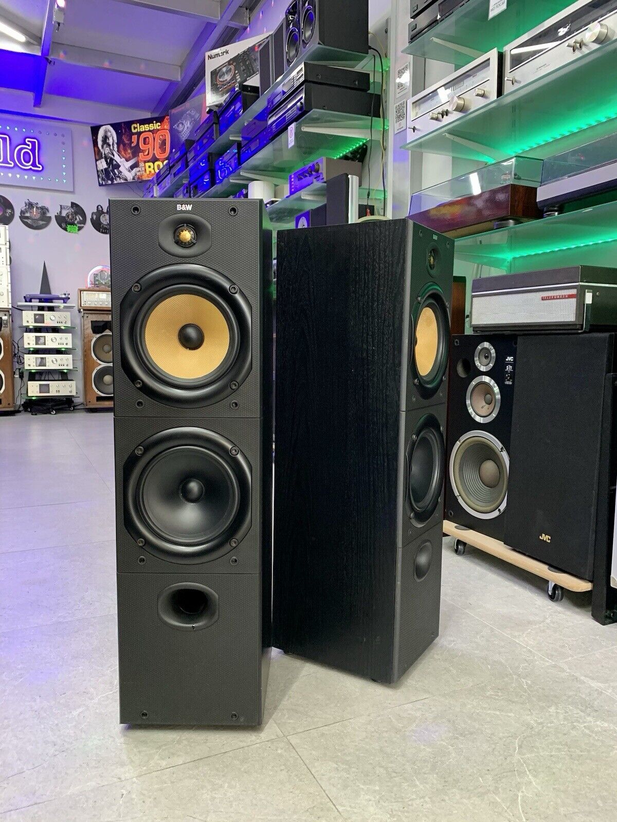 BOWERS & WILKINS B&W DM 603 Speakers 2,5 Way 120 Watts RMS Hi End WORK Good Look