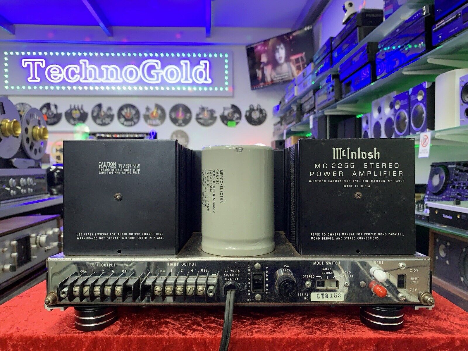 McINTOSH MC 2255 Stereo Power Amplifier 250+250 WRMS Vintage 1981 WORK Good Look