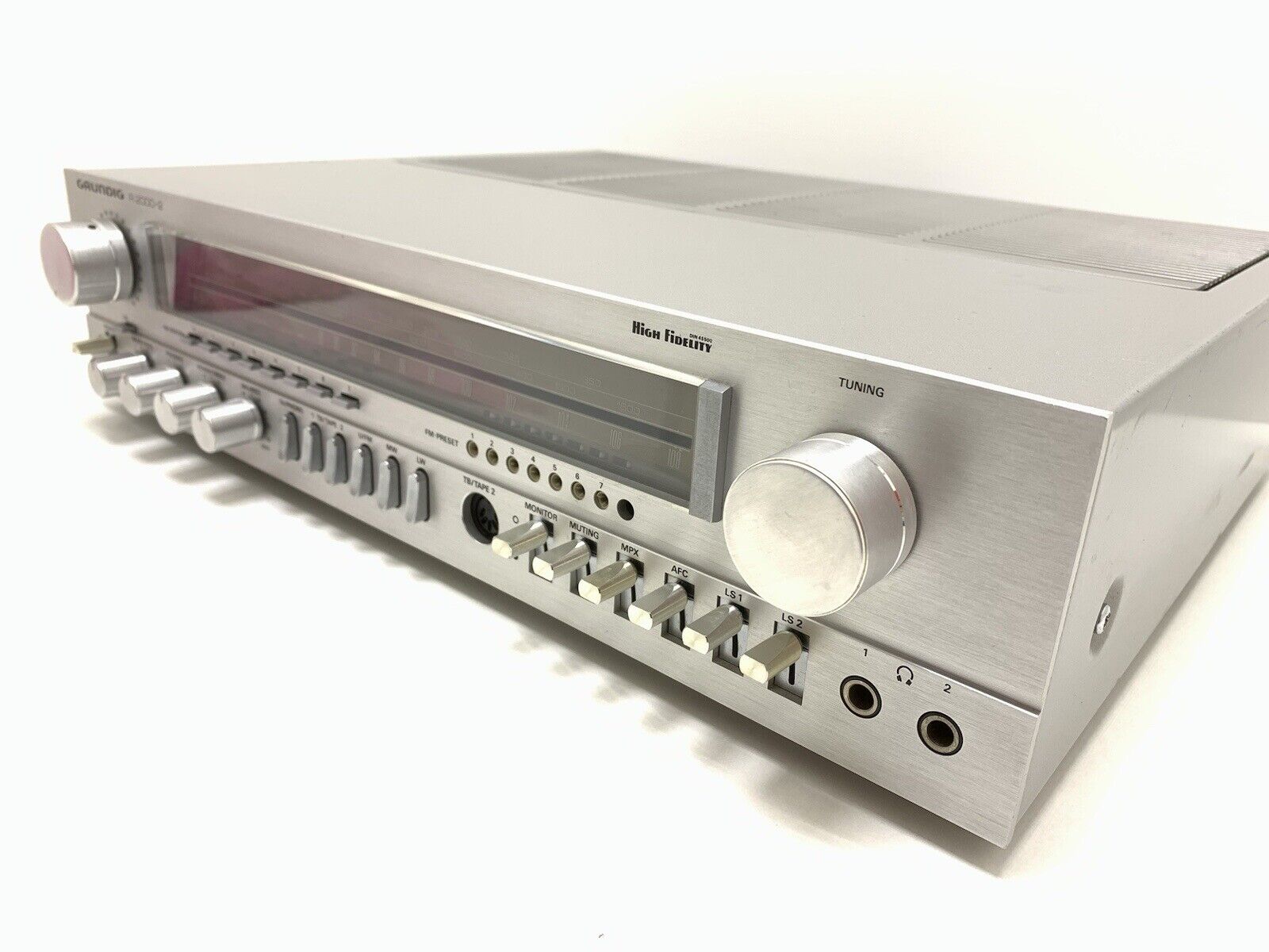 GRUNDIG R2000-2 Stereo Amplifier 2X50 WRMS Vintage 1980 Good Look AM/FM NOT WORK