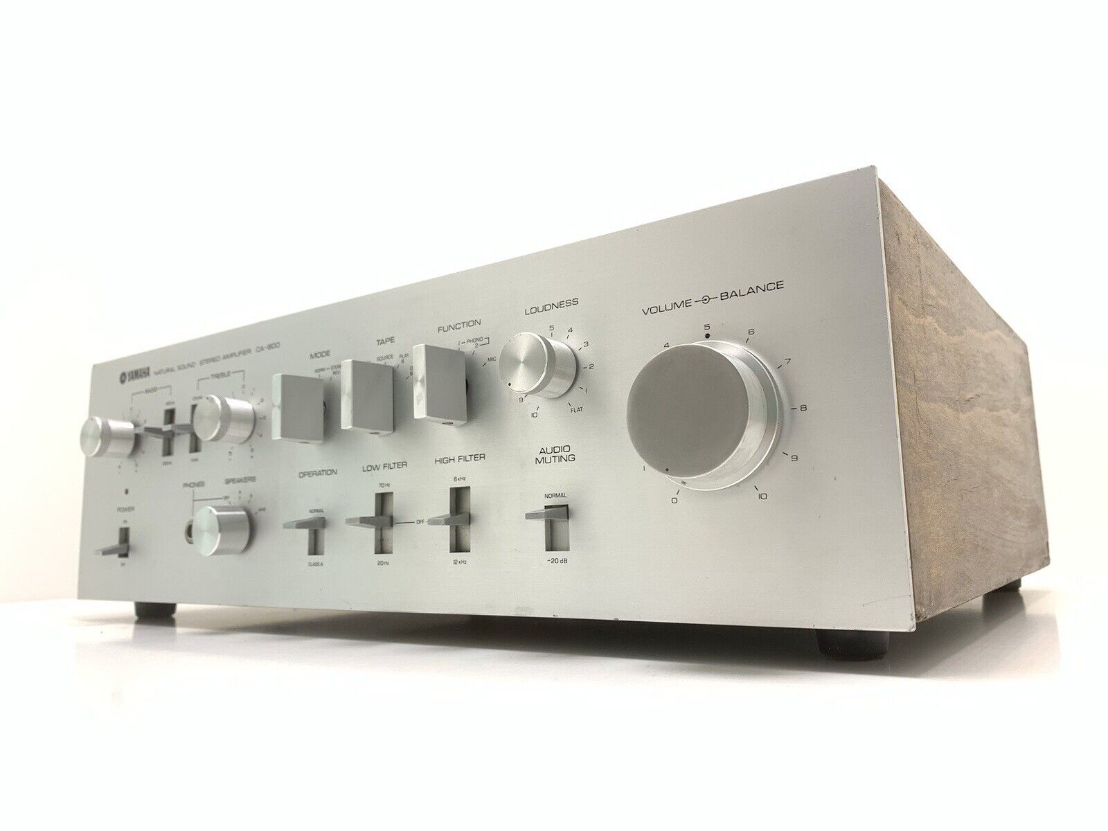 YAMAHA CA-800 Integrated Stereo Amplifier 2X 45 Watts RMS Vintage 1976 Good Look