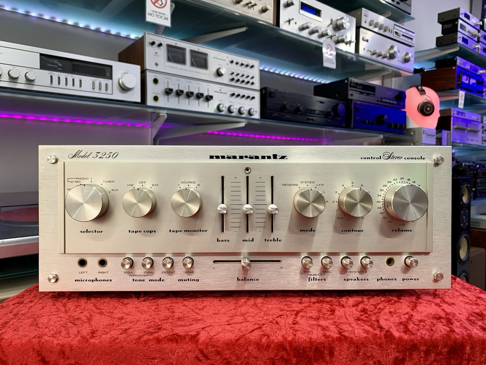 MARANTZ Model 3250 Stereo Pre Amplifier Vintage 1978 High End Working Good Look