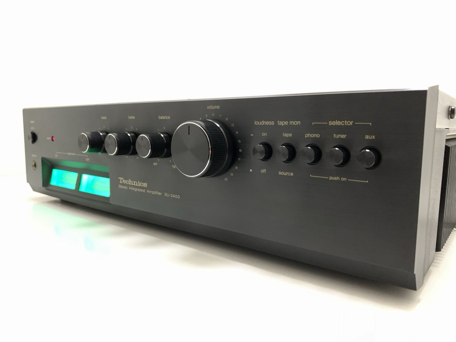 TECHNICS SU 2400 Stereo Integrated Amplifier 22+22 W RMS Vintage 1977 GOOD LOOK