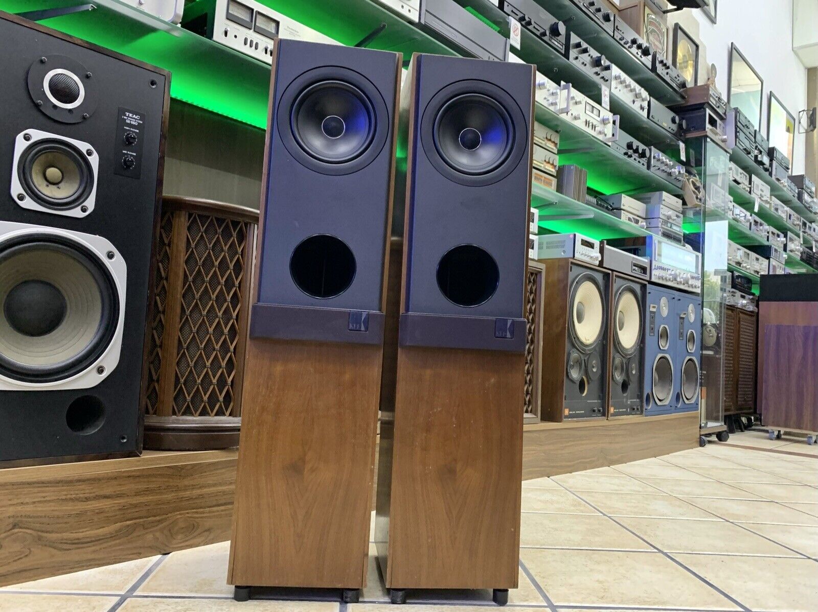 KEF REFERENCE SERIES Model 103/4S Hi End Vintage monitor Speaker