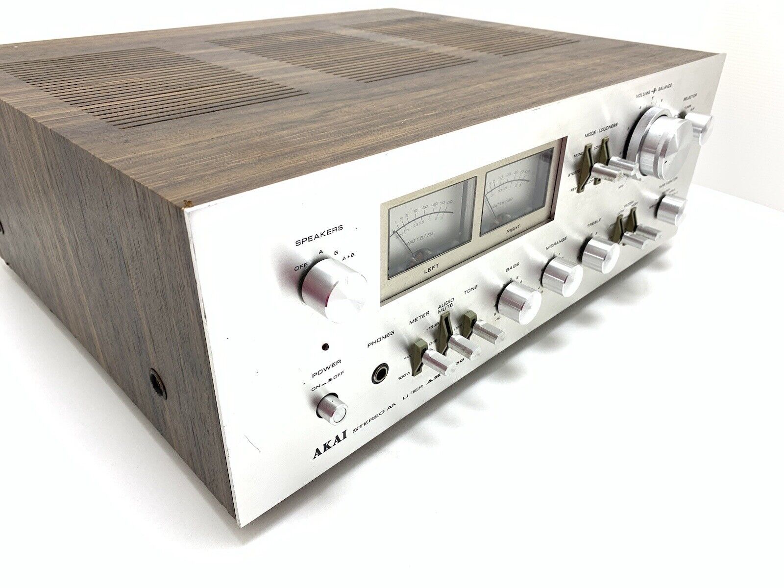 AKAI AM-2800 Stereo Amplifier 160 Watts RMS Vintage 1976 Working 100% Good Look