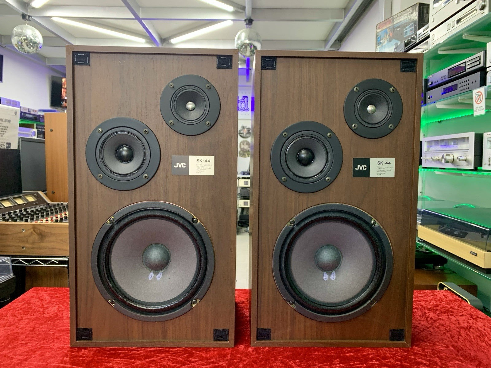 JVC SK 44 Speakers 3 Way System 70 Watts Vintage 1976 OLD STOCK NEW NEVER USED