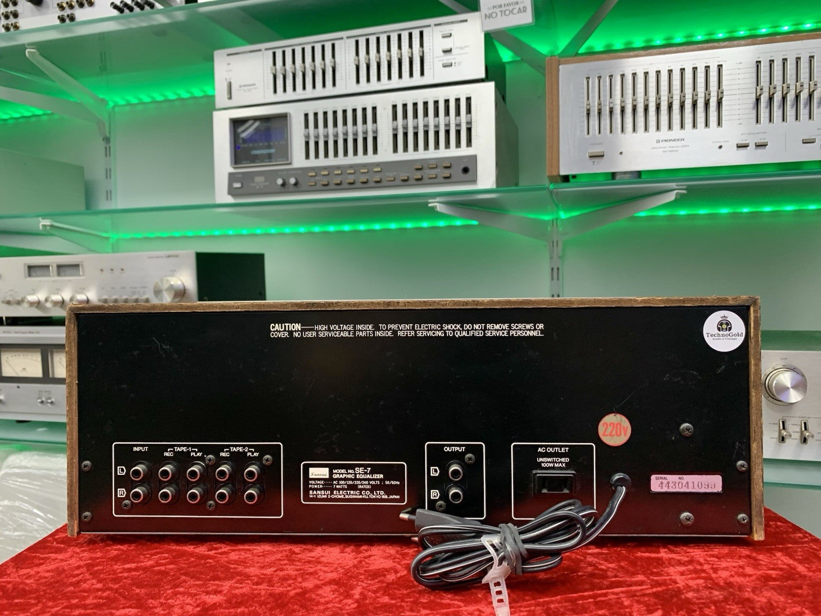 SANSUI SE-7 Stereo Graphic Equalizer  Vintage 1979  Wood WORK Like New Good Look