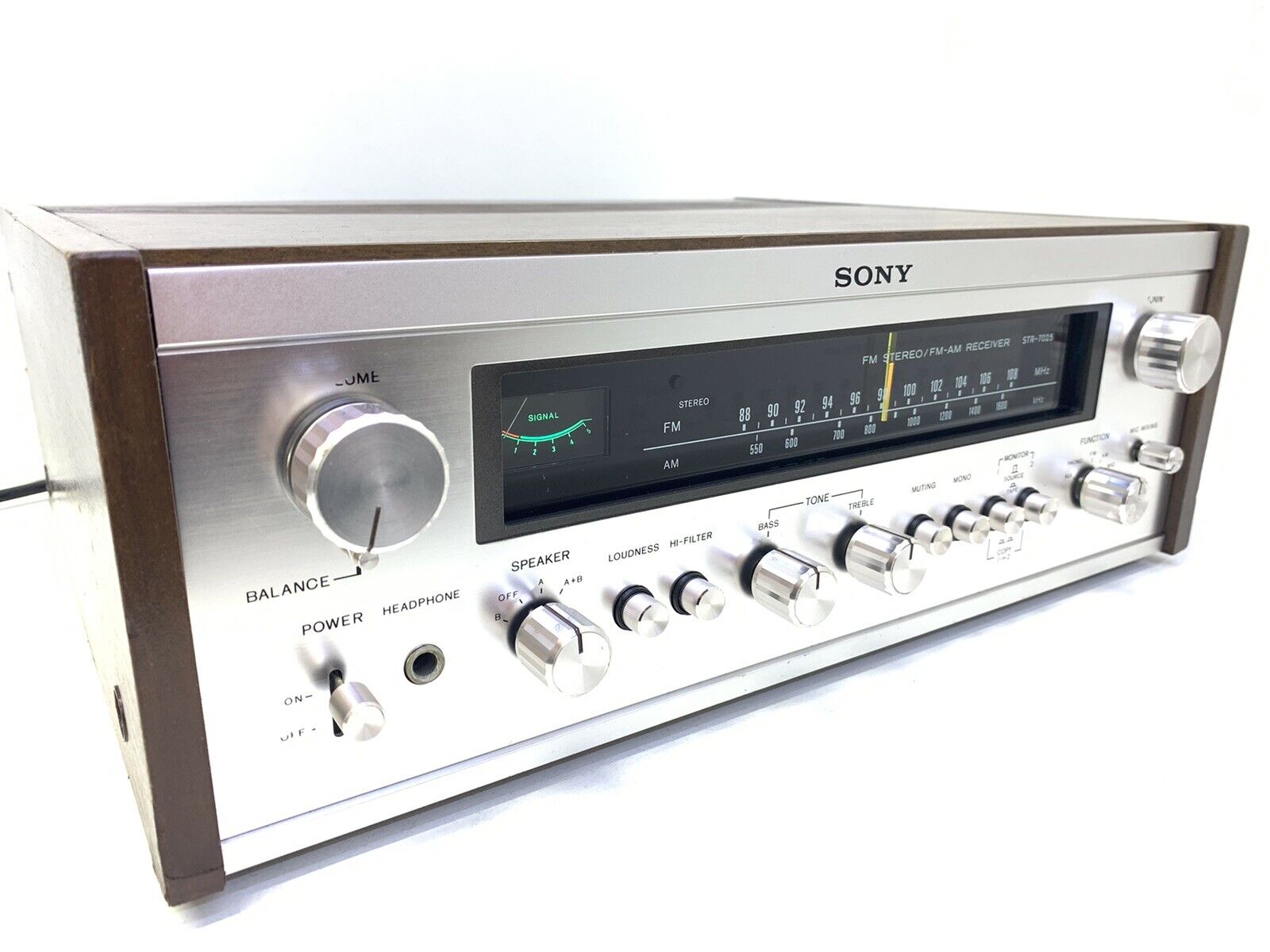 SONY STR-7025 Stereo Receiver 36 Watts RMS Vintage 1974 Refurbished Good Look