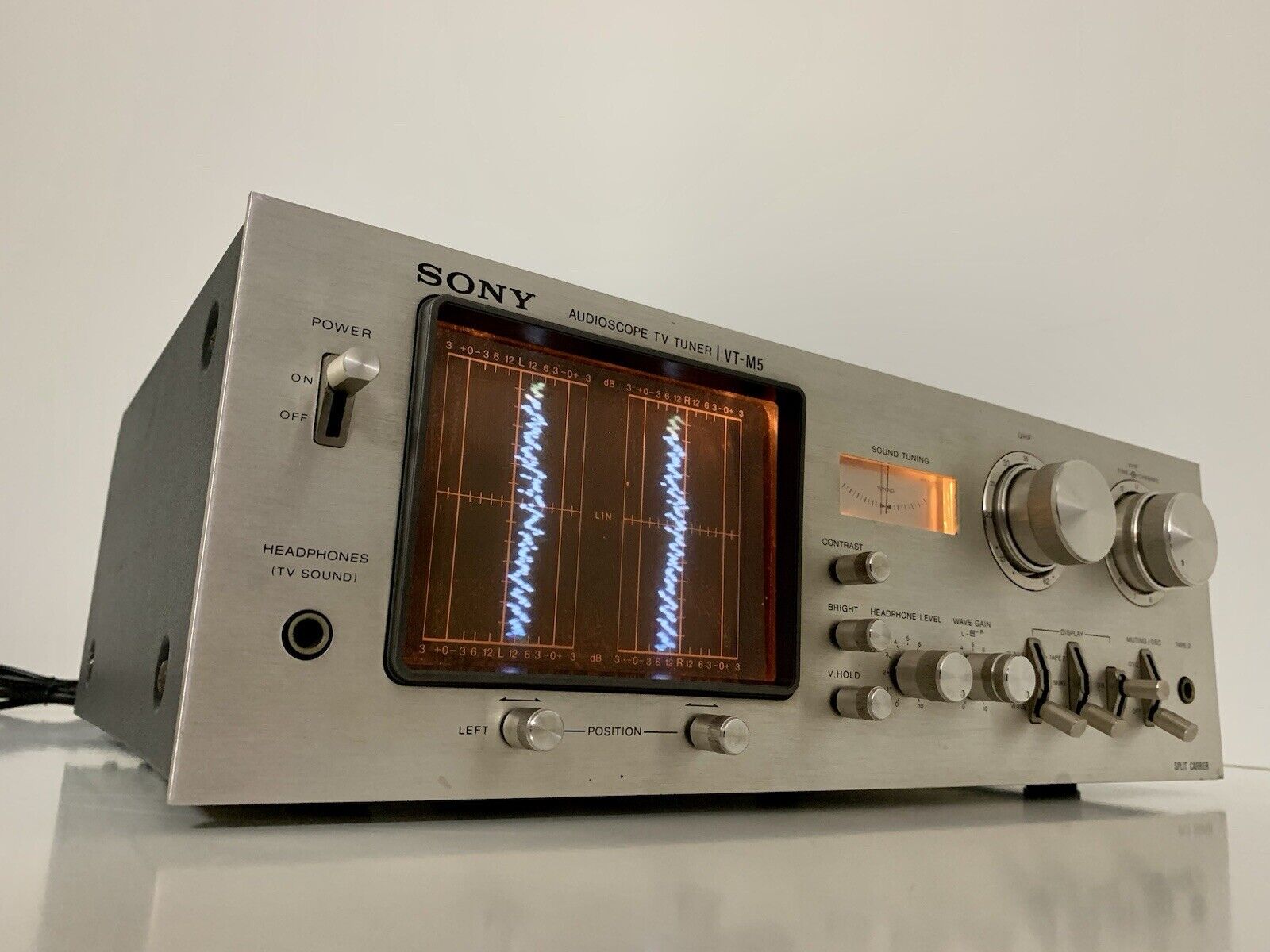 SONY AUDIO SCOPE TV TUNER VT-M5 Hi End Vintage 1977 RARE WORK 220Volts Good Look