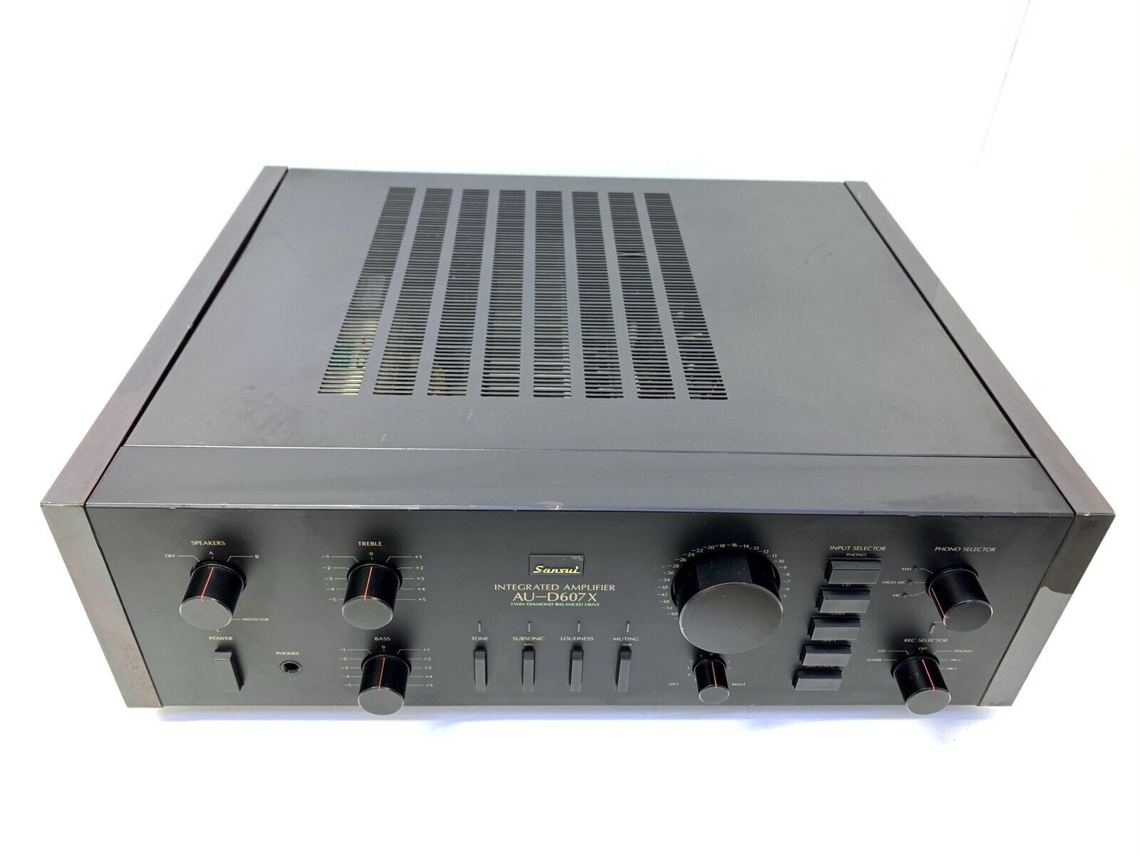 SANSUI AU-D607X Integrated Stereo Amplifier 180 Watts RMS Vintage 1984 Good Look