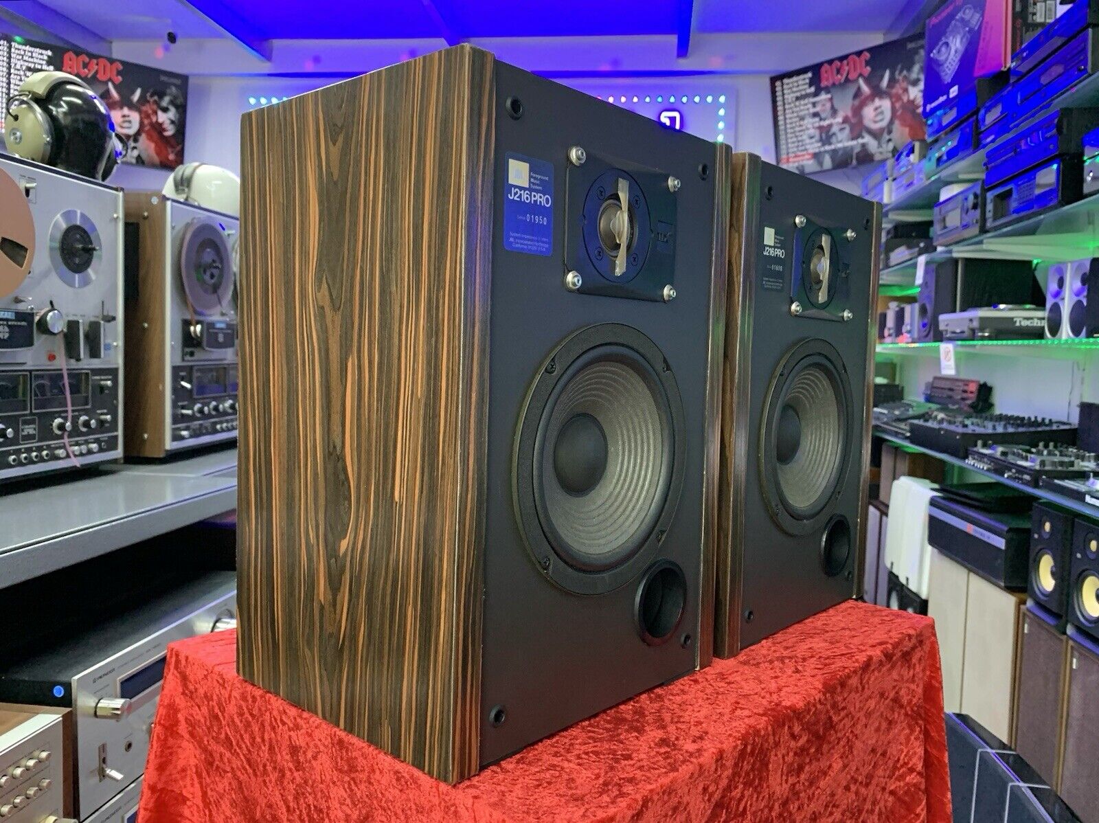 JBL J216PRO
