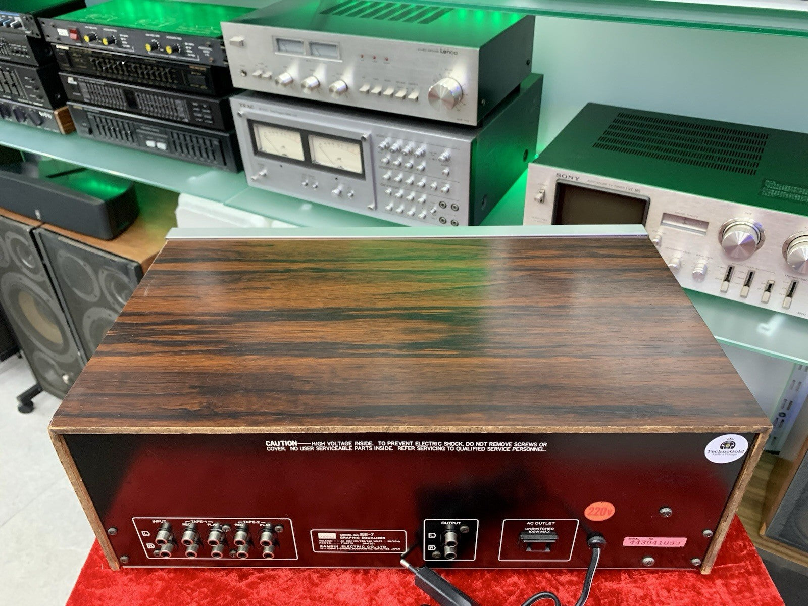 SANSUI SE-7 Stereo Graphic Equalizer  Vintage 1979  Wood WORK Like New Good Look
