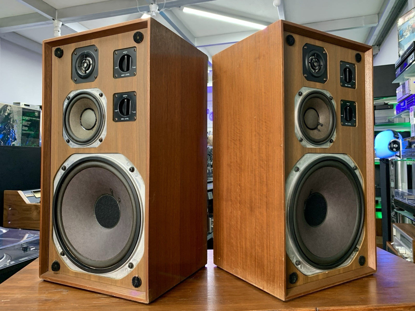 YAMAHA NS 650 Original 3 Way Japan Monitor Vintage 1970 Speakers Work Good Look