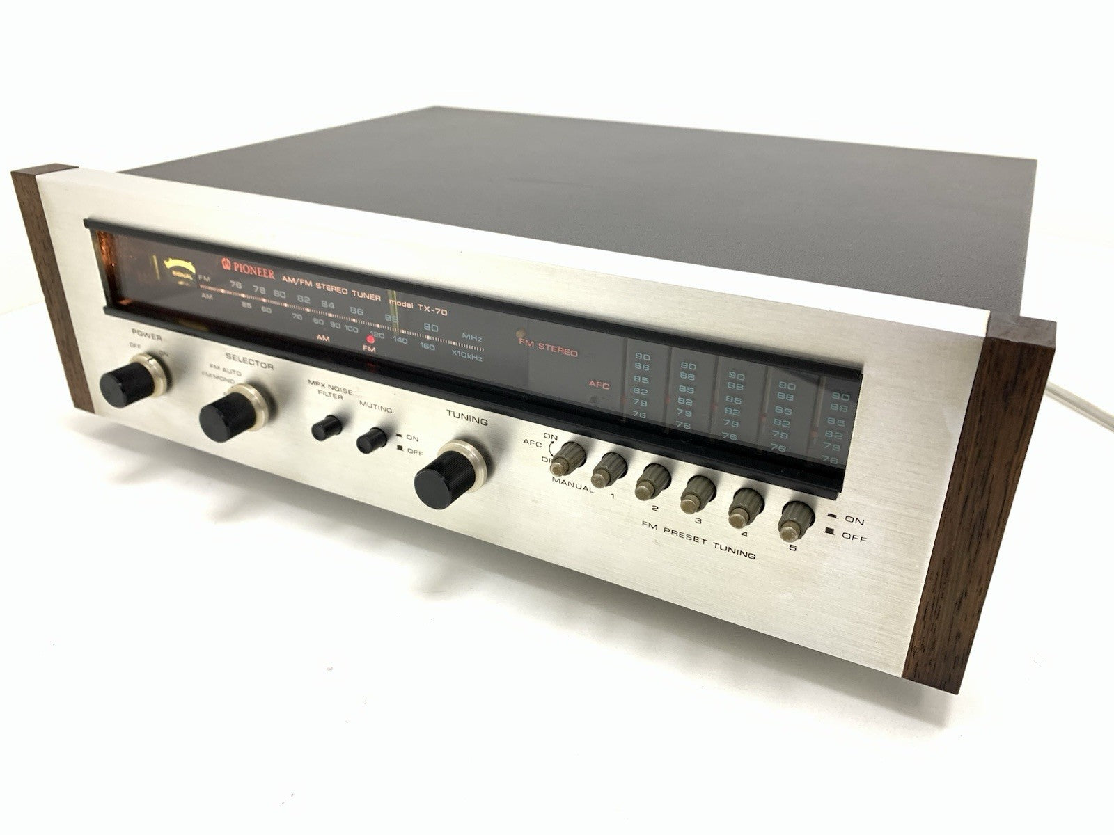 Pioneer TX 70 / TX 700 Working 76-108MHz Vintage Stereo Tuner 220/240V Good Look