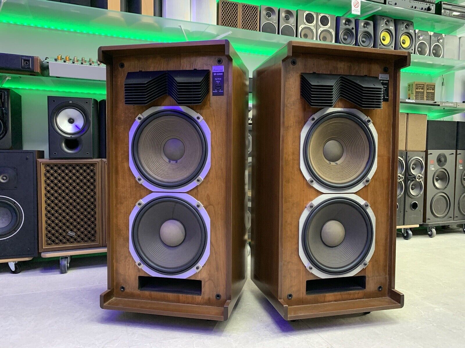 SANSUI SP-G300 Vintage 1977 Hi End 2 Way 3 Speakers RARE 300W RMS WORK Good Look