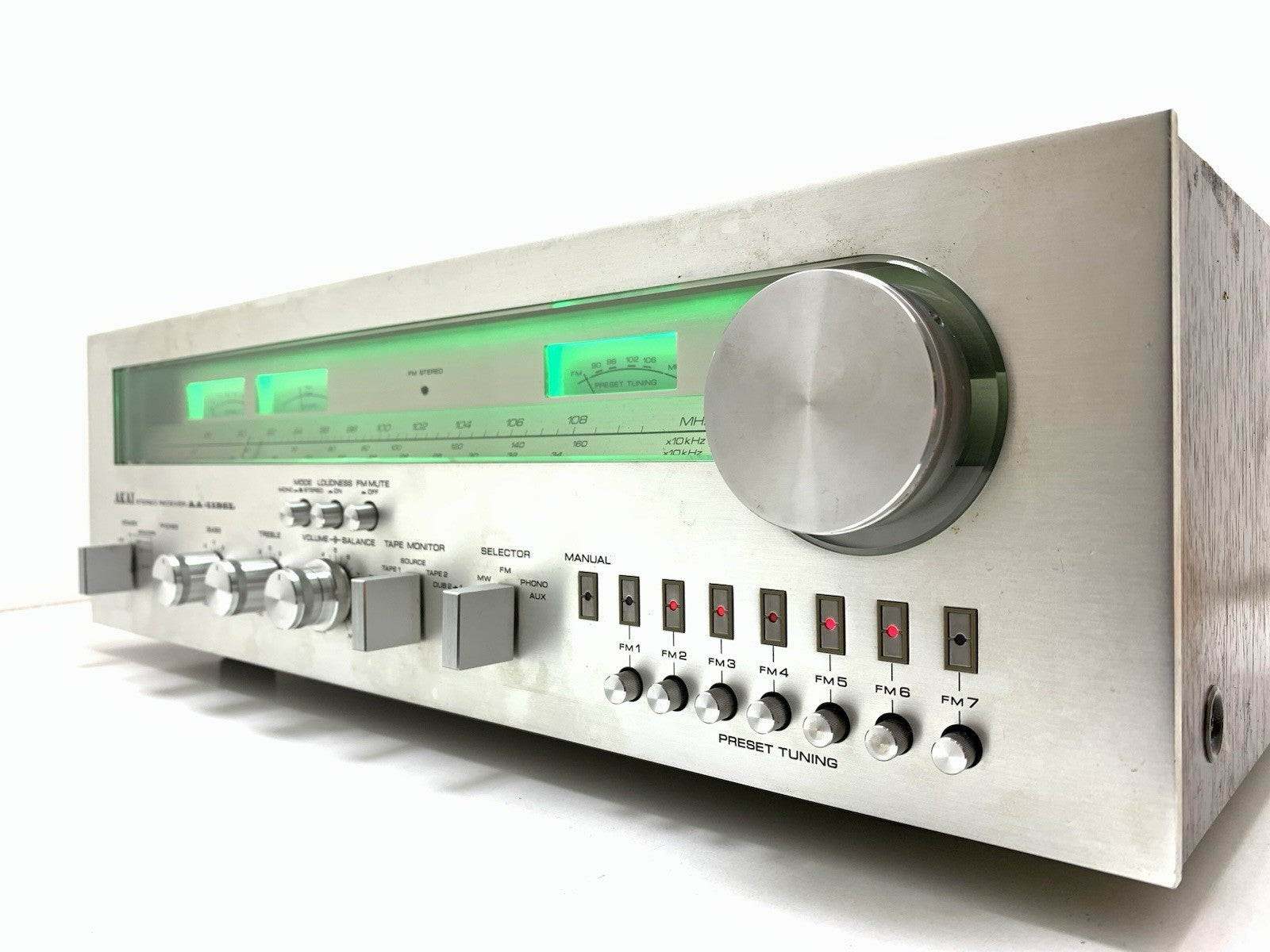 AKAI AA 1135L Stereo HiFi Receiver 38+38 Watts RMS Vintage 1979 WORK GOOD LOOK