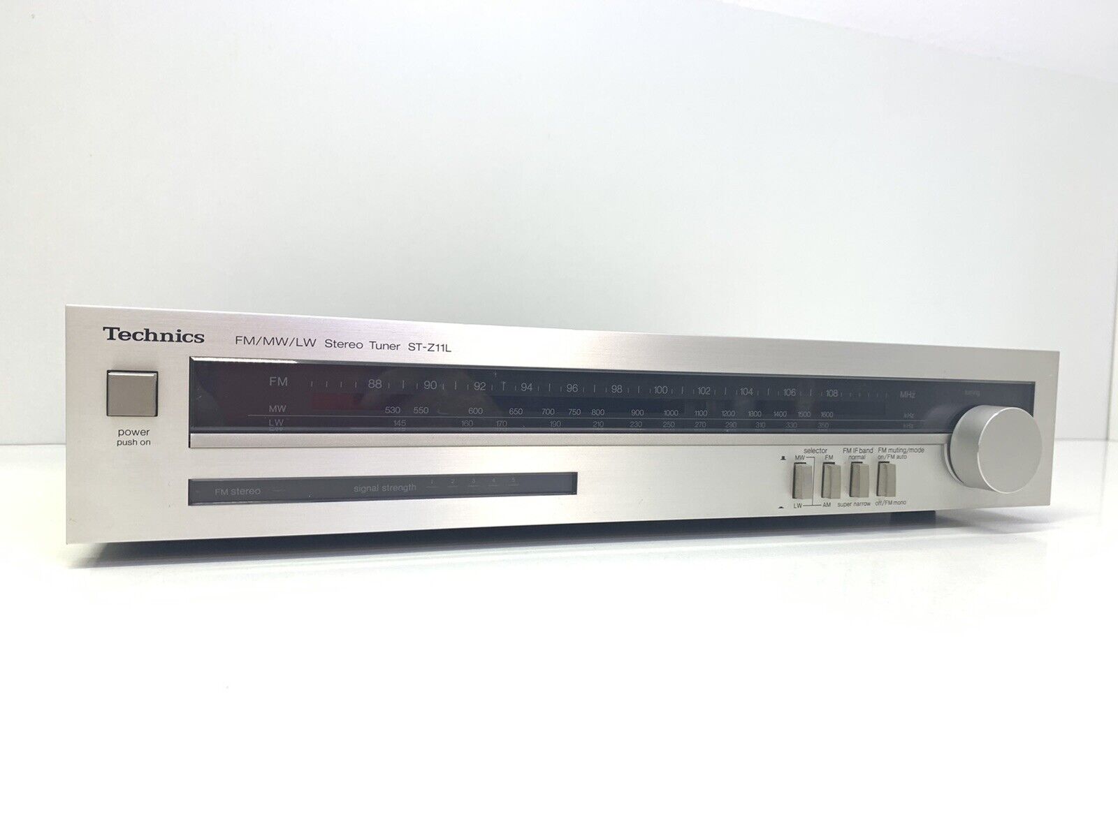 TECHNICS ST-Z11L FM/MW/LW Stereo Tuner Digital High End Vintage 1982 Like New