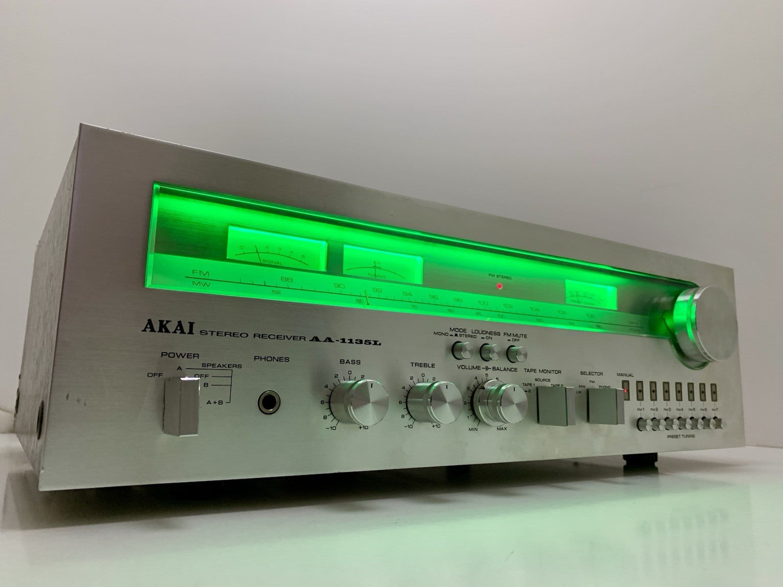 AKAI AA 1135L Stereo HiFi Receiver 38+38 Watts RMS Vintage 1979 WORK GOOD LOOK