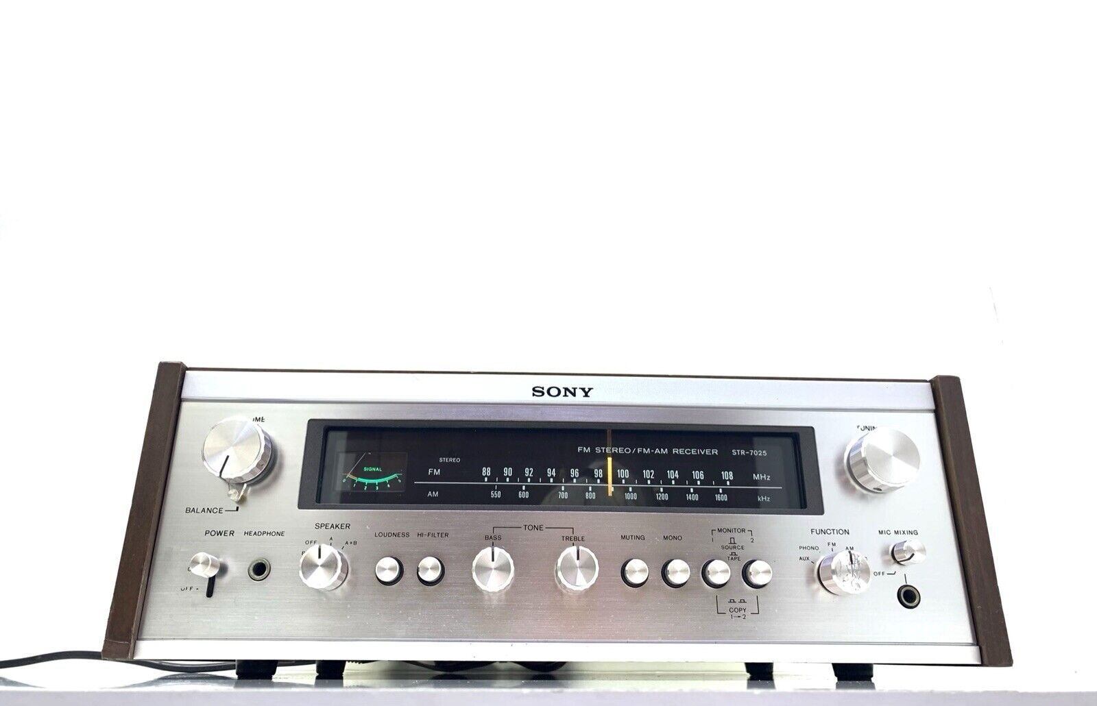 SONY STR-7025 Stereo Receiver 36 Watts RMS Vintage 1974 Refurbished Good Look