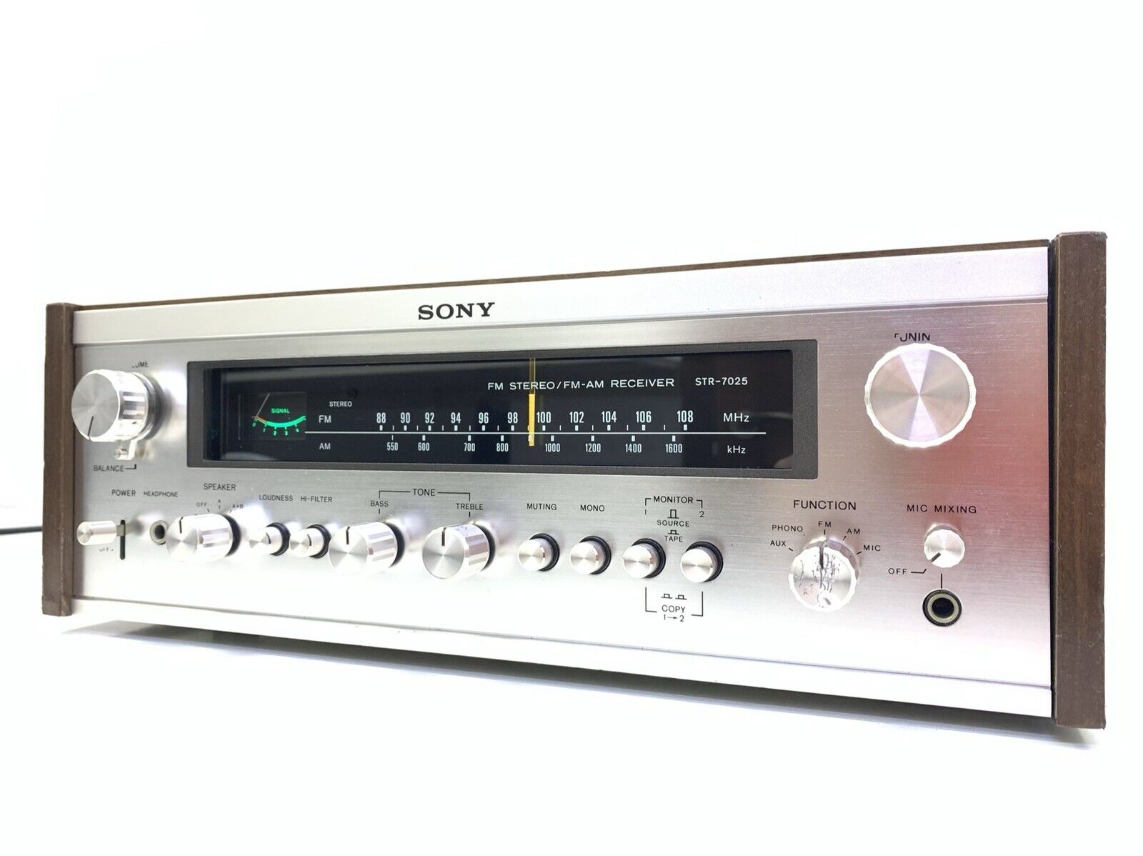 SONY STR-7025 Stereo Receiver 36 Watts RMS Vintage 1974 Refurbished Good Look