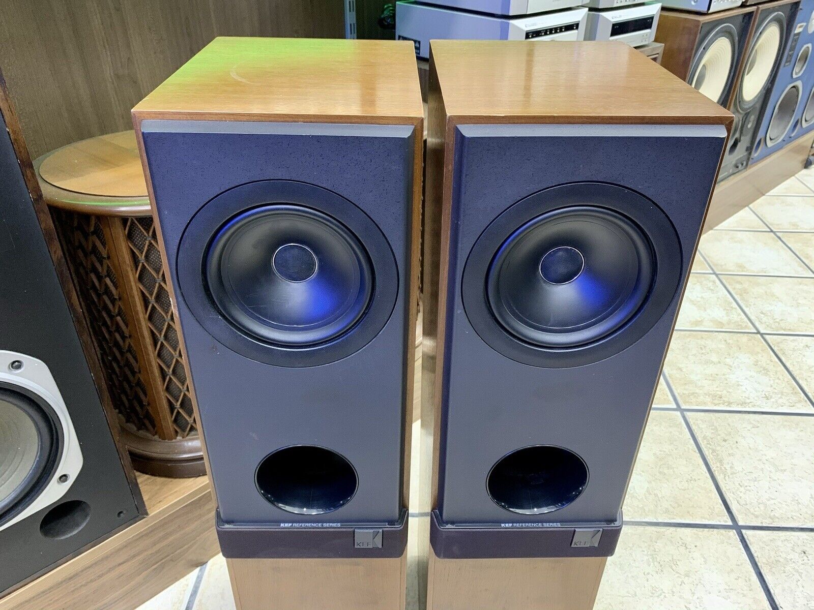 KEF REFERENCE SERIES Model 103/4S Hi End Vintage monitor Speaker 200 W Good Look