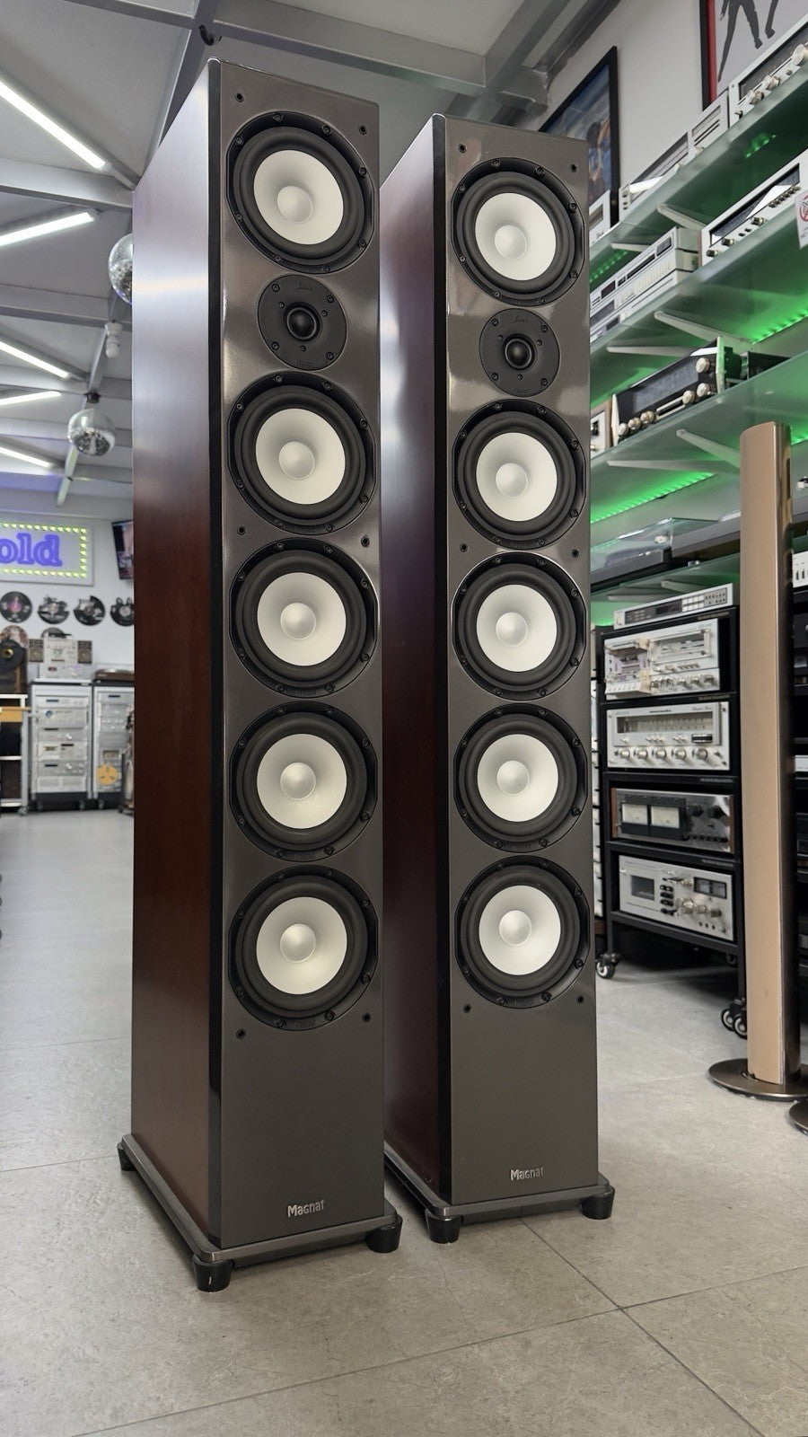 MAGNAT QUANTUM 908 High End 6 Speakers 3Way 320 Watts RMS Vintage WORK Good Look