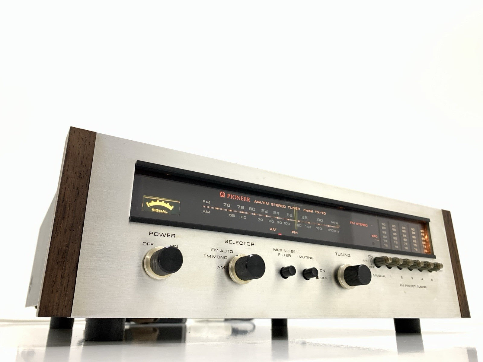Pioneer TX 70 / TX 700 Working 76-108MHz Vintage Stereo Tuner 220/240V Good Look