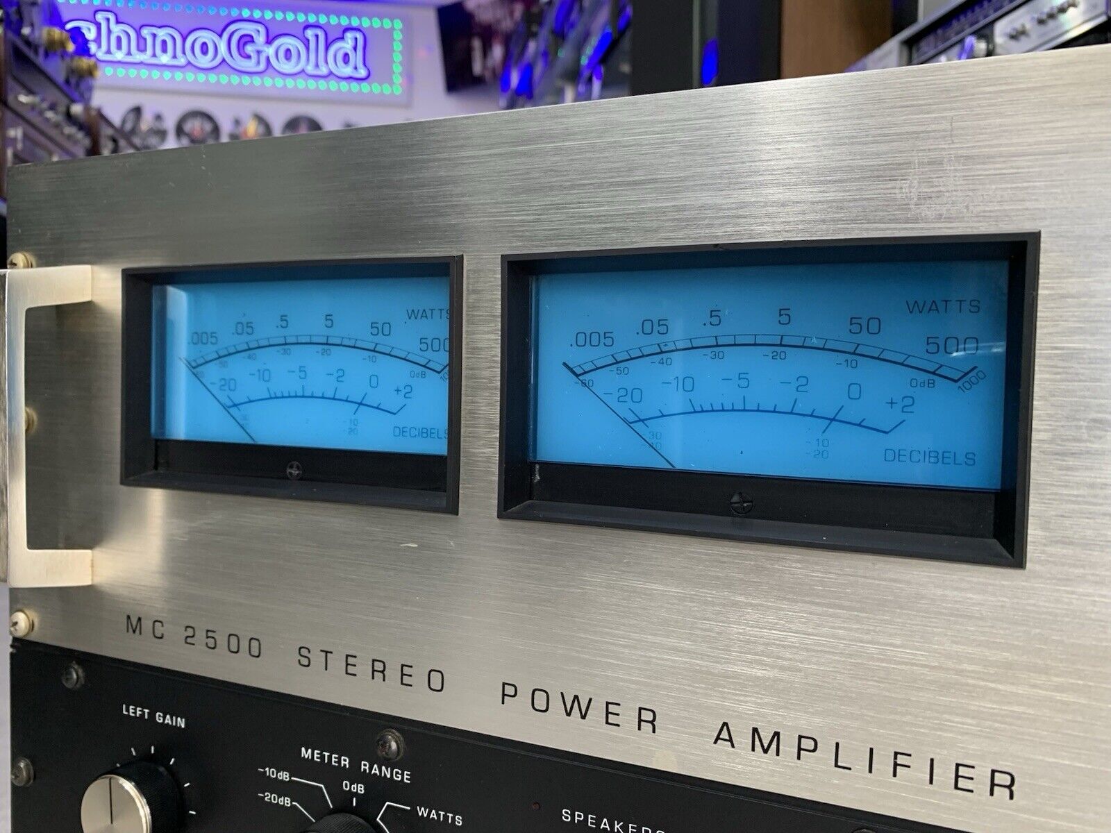 McINTOSH MC 2500 Stereo Power Amplifier 500+500 WRMS Vintage 1982 WORK Good Look