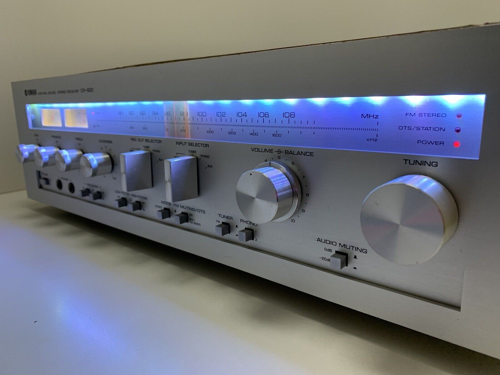 YAMAHA CR-820 AM FM Stereo Receiver 2 X 50 Watts RMS Vintage 1977 WORK Good Look