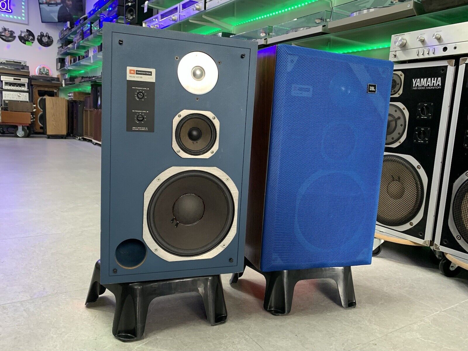 JBL 4313B LEGENDARY Studio Monitor Speakers Vintage 1980 Original Work Good Look