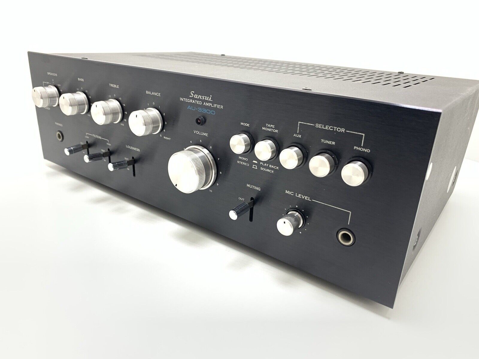 SANSUI AU-3300 Integrated Stereo Amplifier 2x38 WRMS Vintage 1975 JAPAN GoodLook