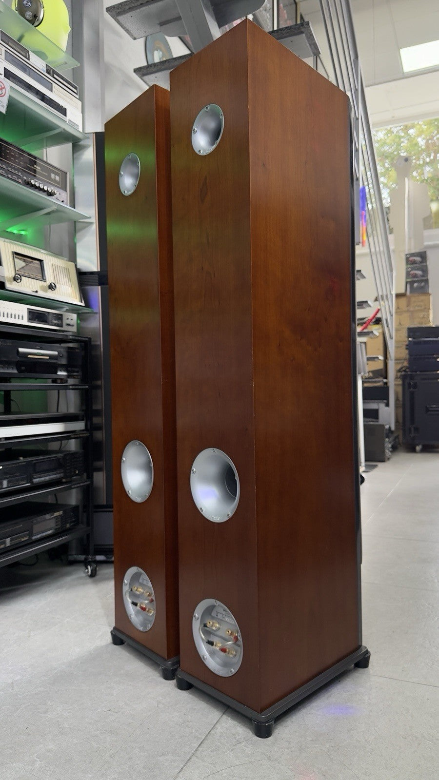 MAGNAT QUANTUM 908 High End 6 Speakers 3Way 320 Watts RMS Vintage WORK Good Look