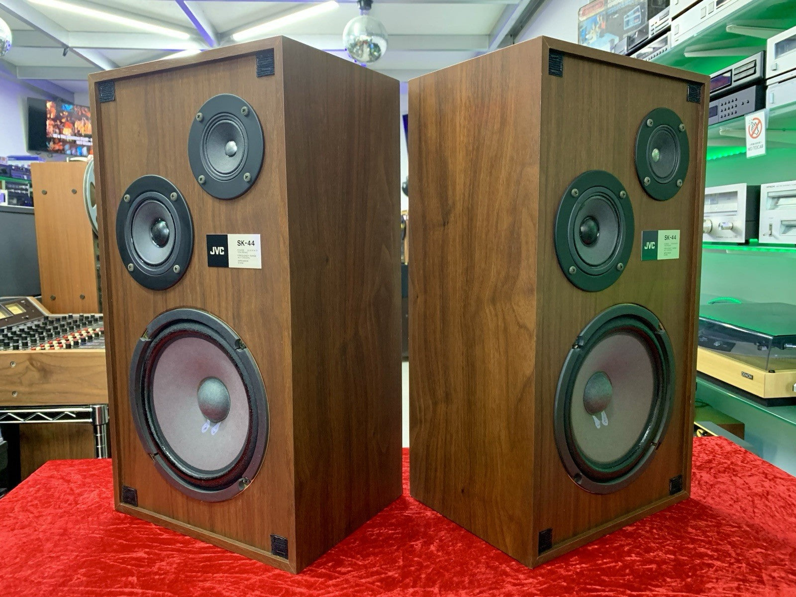 JVC SK 44 Speakers 3 Way System 70 Watts Vintage 1976 OLD STOCK NEW NEVER USED