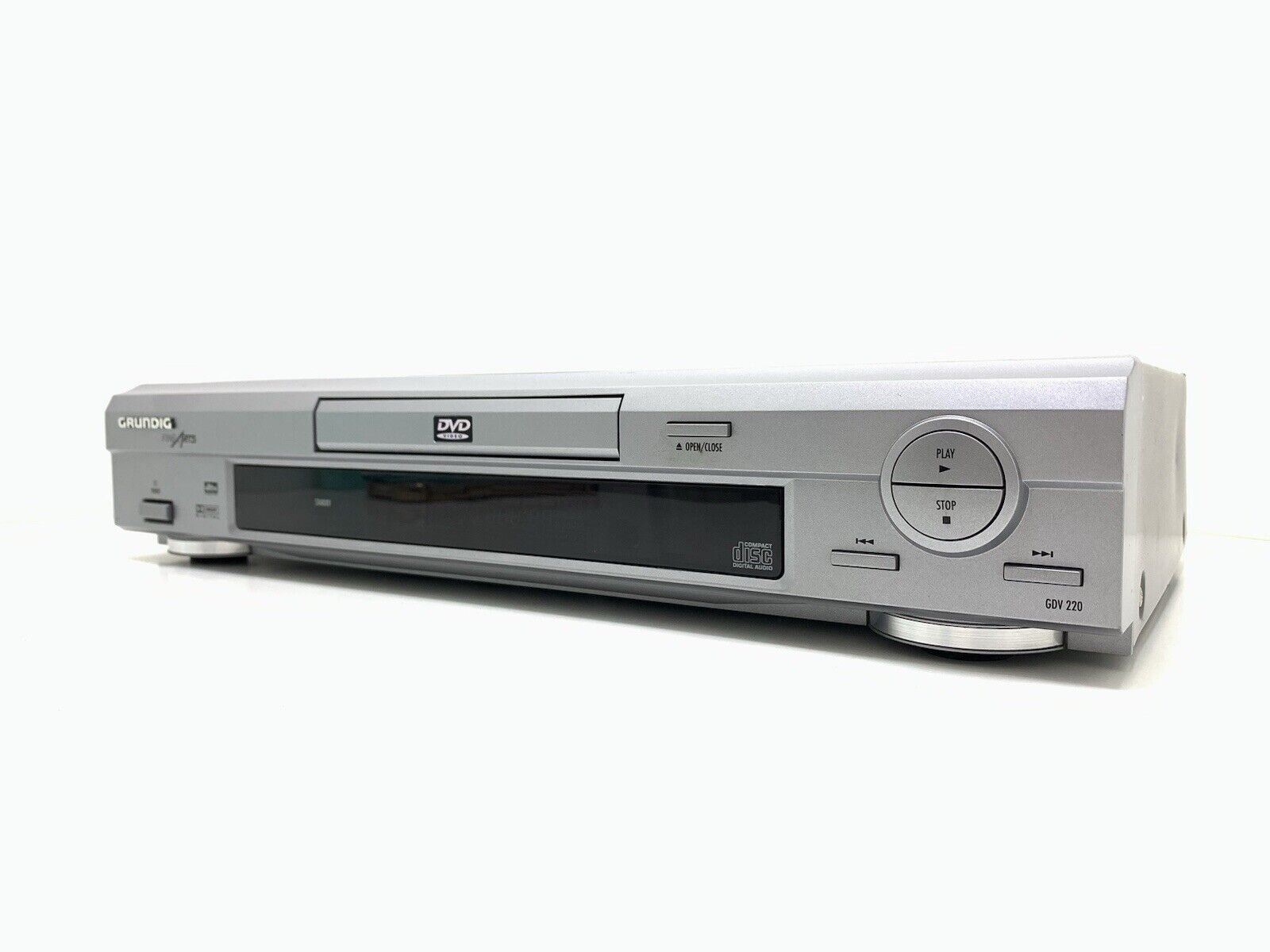 GRUNDIG GDV 220 DVD CD/CD-RW/Video CD/MP3 MULTI REGION Vintage Remote Good Look